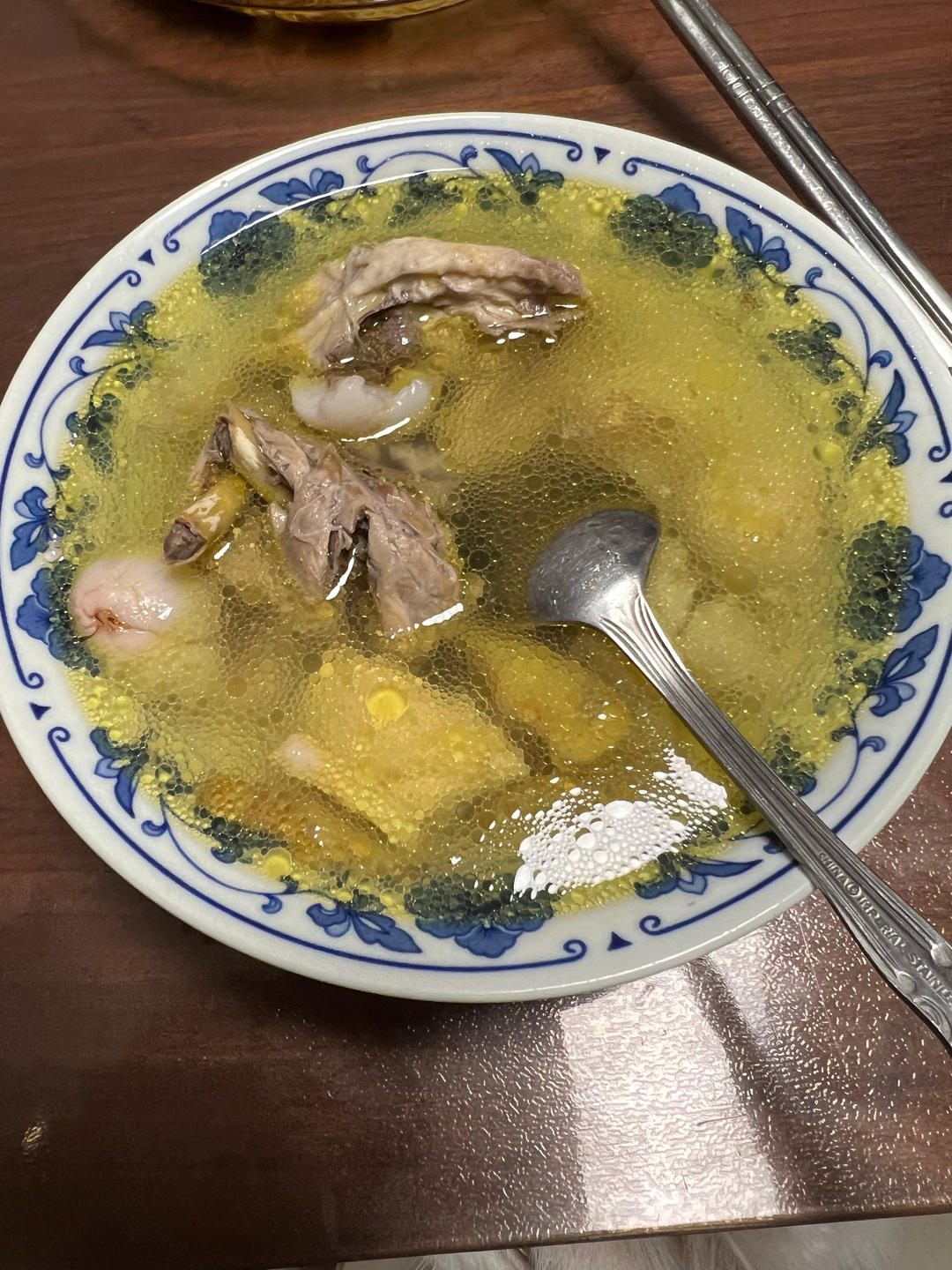 清甜爽口的荔枝炖鸡汤
