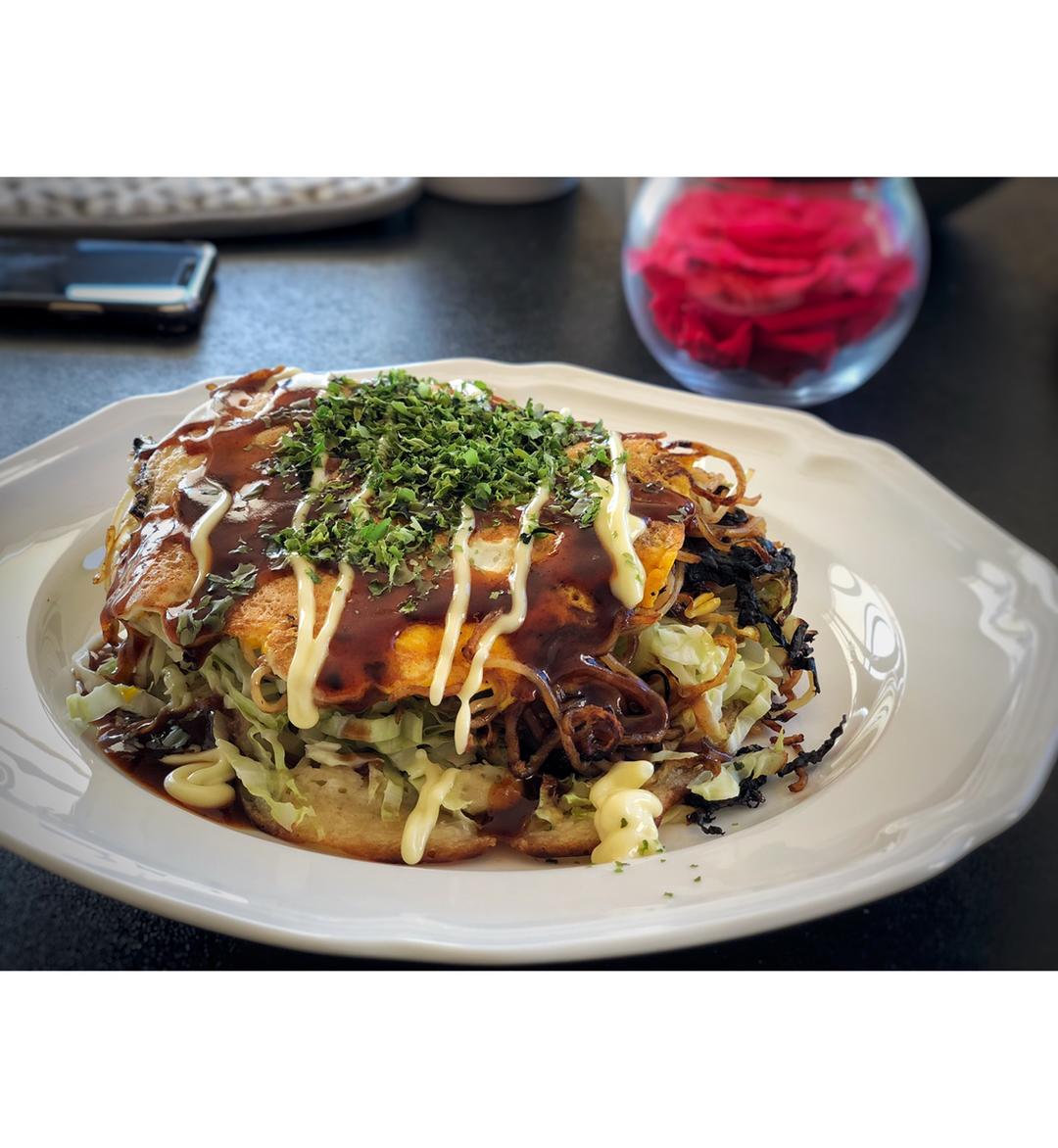 这才是大阪烧！Hiroshima Okonomiyaki 広島風お好み焼き（搬运自：just one cookbook）