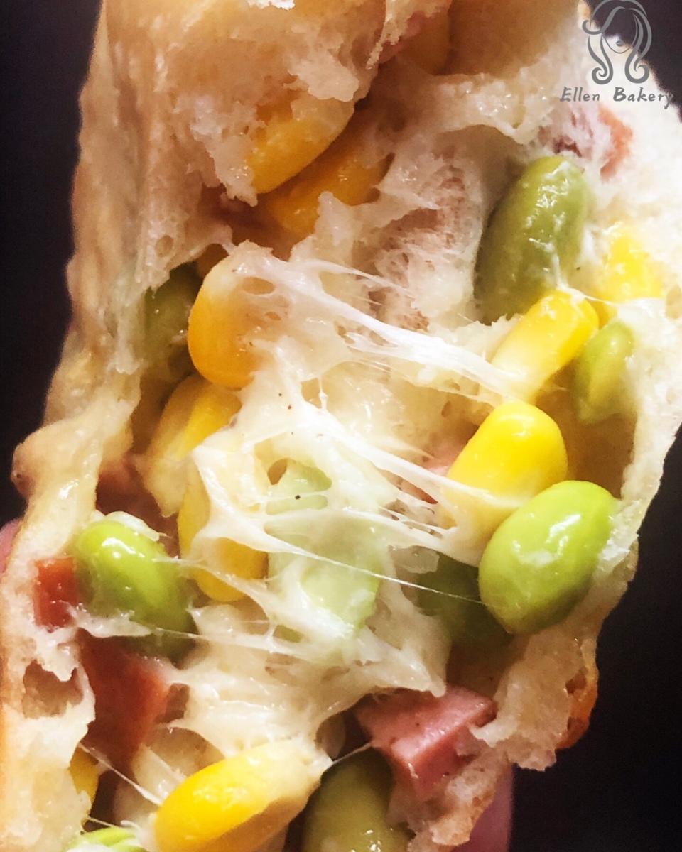 咸香的玉米毛豆软欧包