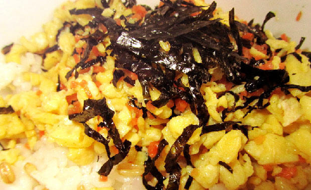 超简易的海苔鸡蛋拌饭的做法