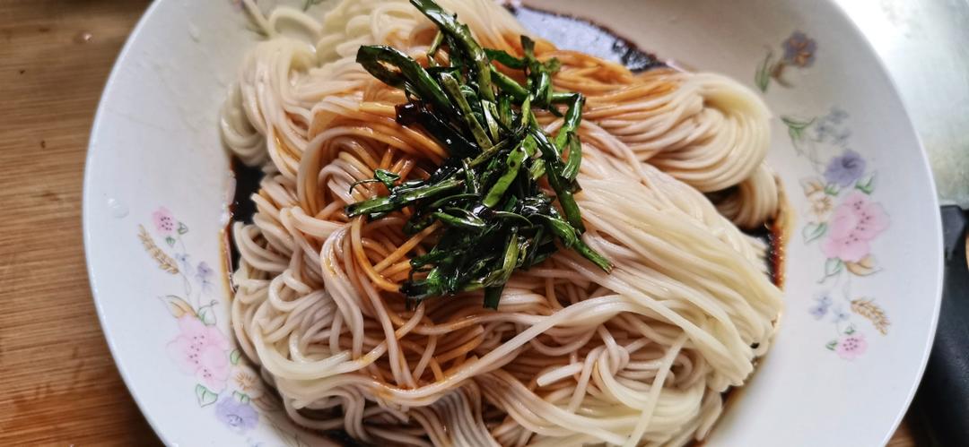 10分钟搞定的一碗葱油拌面