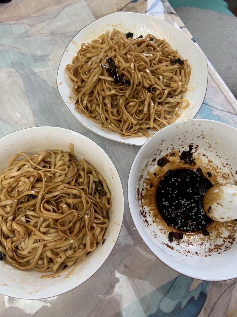 10分钟搞定的一碗葱油拌面