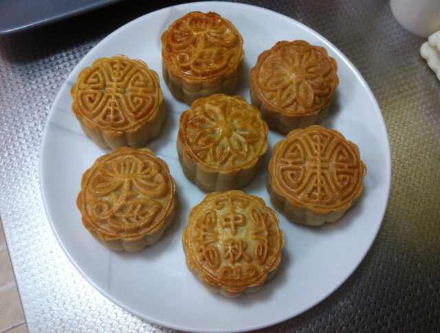 广式月饼——蛋黄莲蓉月饼