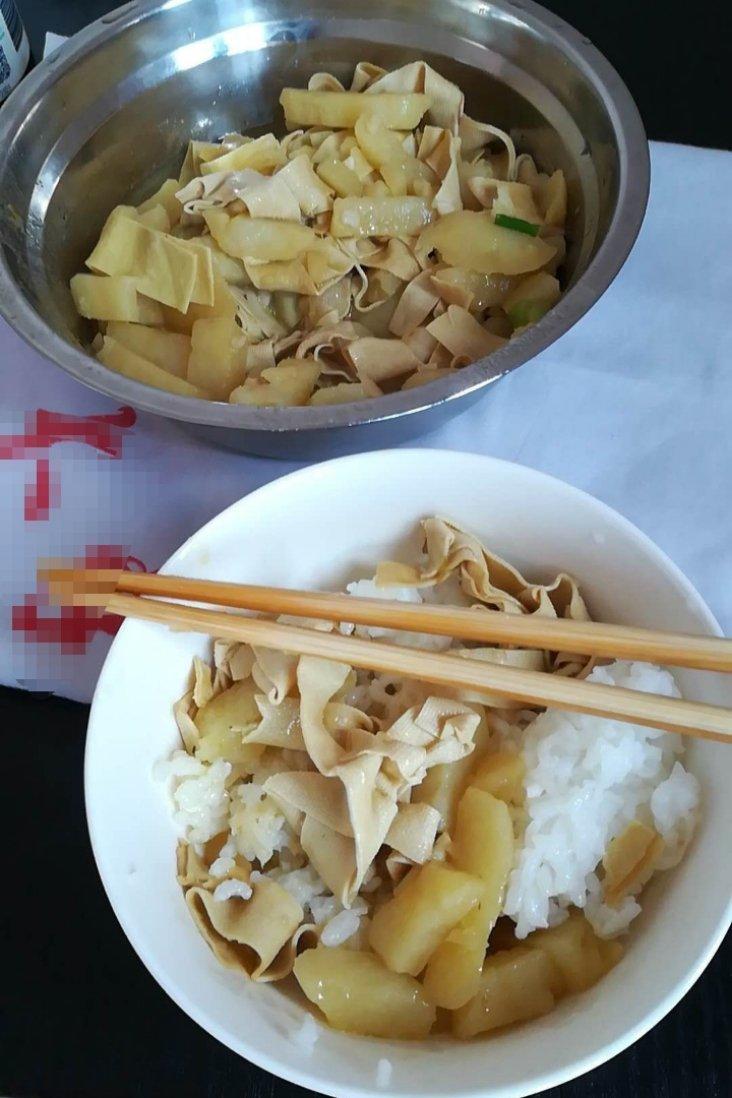 土豆炖干豆腐