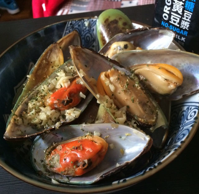 白葡萄酒黄油洋葱烩贻贝