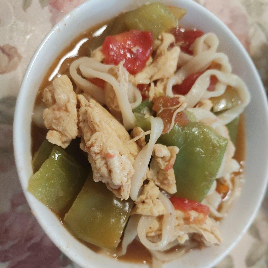 手擀，西红柿🍅，青椒，鸡蛋面