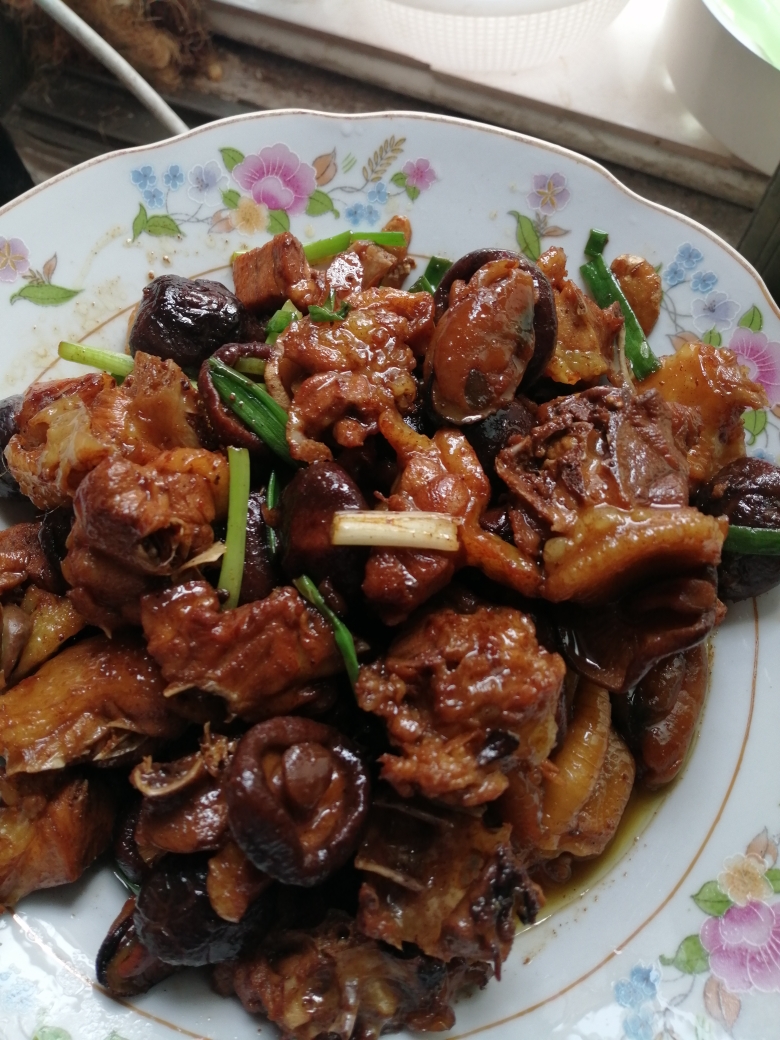 淡菜冬菇焖鸡肉的做法