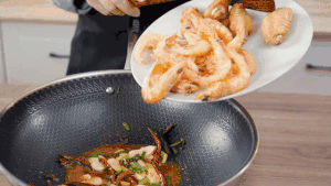干锅鸡翅虾【孔老师教做菜】的做法 步骤11