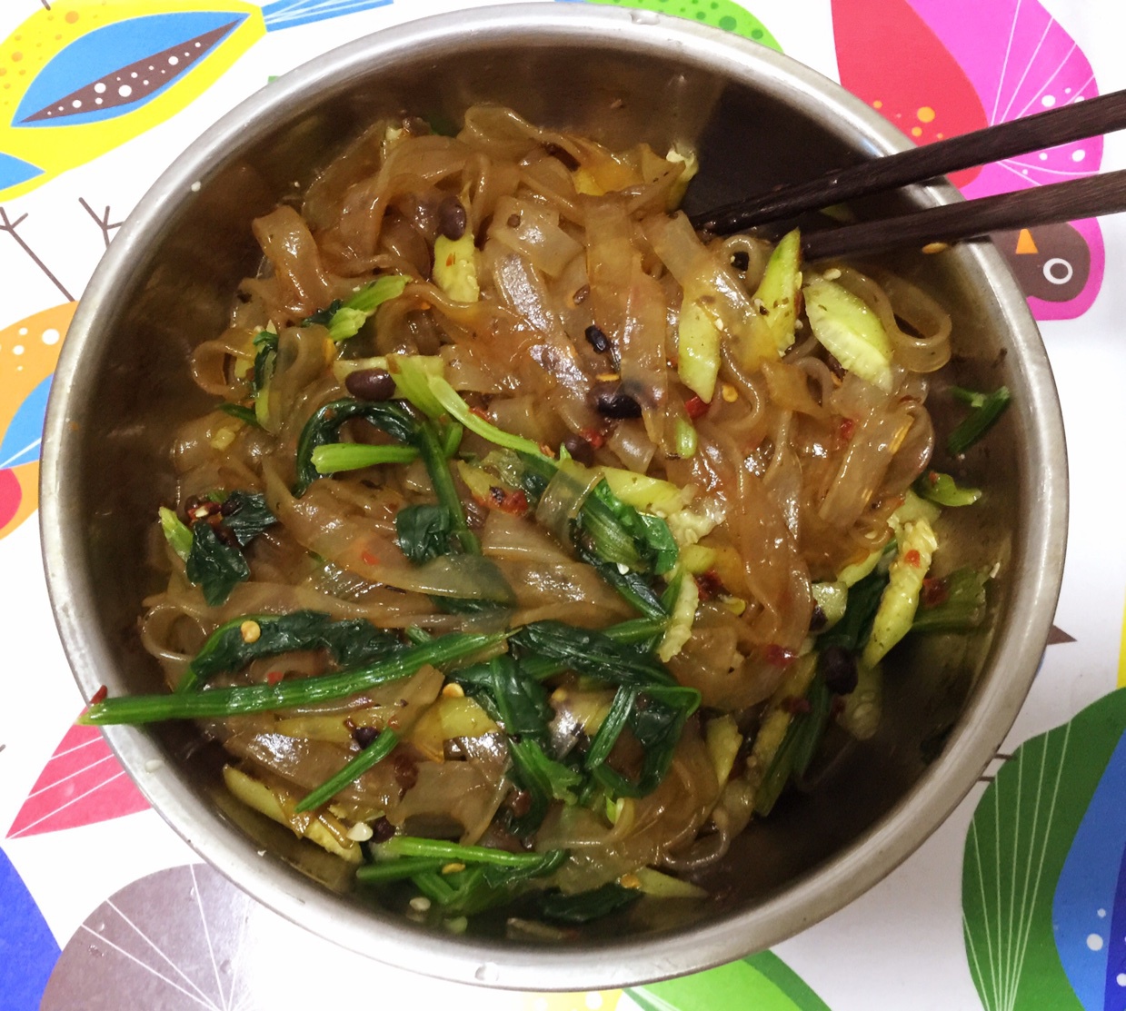 酸辣菠菜豆芽拌红薯粉