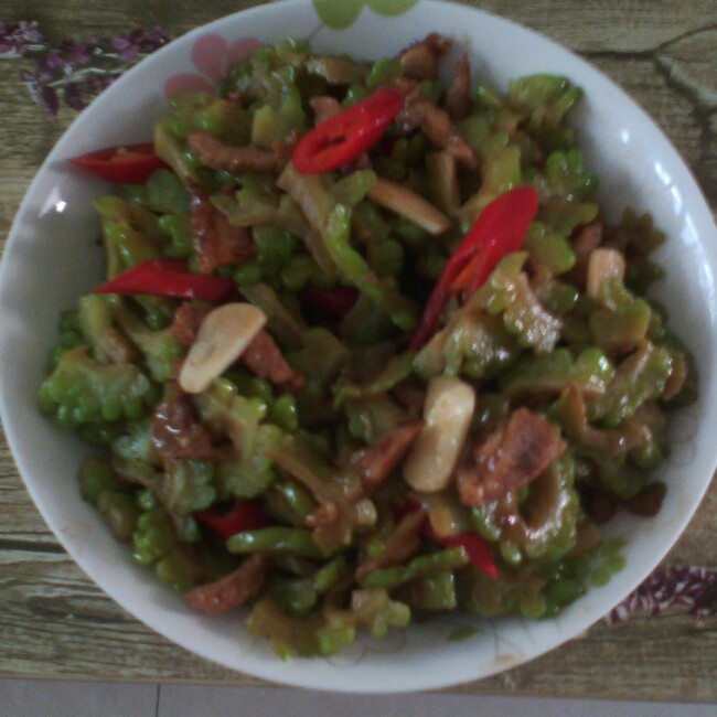 苦瓜炒肉片