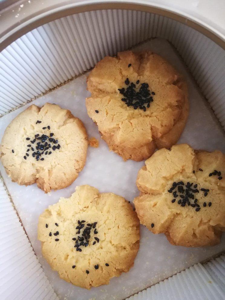 轻轻一按就碎掉的原味桃酥（不输猪油版）