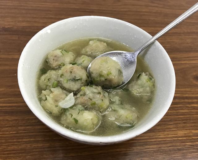 萝卜芹菜猪肉丸的做法