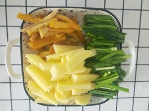土豆韭菜炒豆干的做法 步骤1