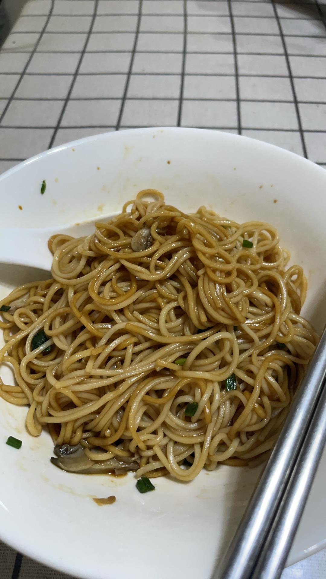 三分钟快手早餐葱油拌面(不炸葱油版本)