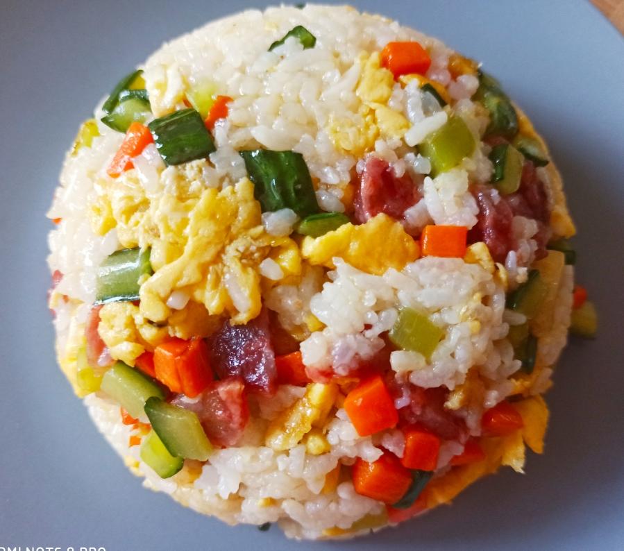 腊肠炒饭的做法