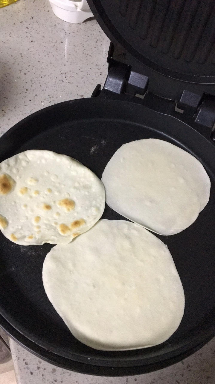 洋葱蜜糖五花肉卷饼