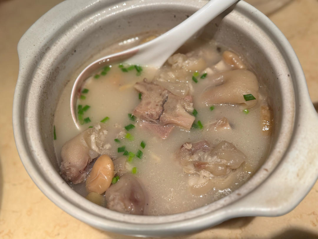 汤色奶白 一次成功的老妈蹄花