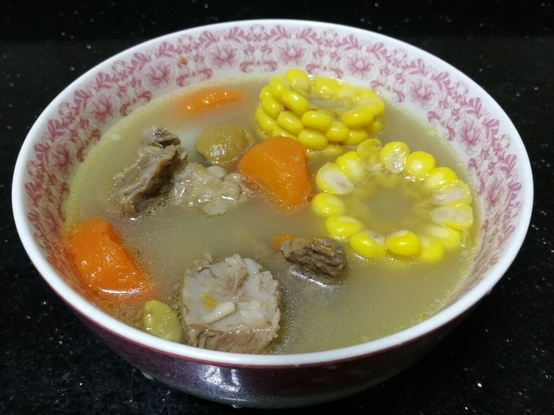 秋日暖汤～秋栗玉米胡萝卜肉骨汤
