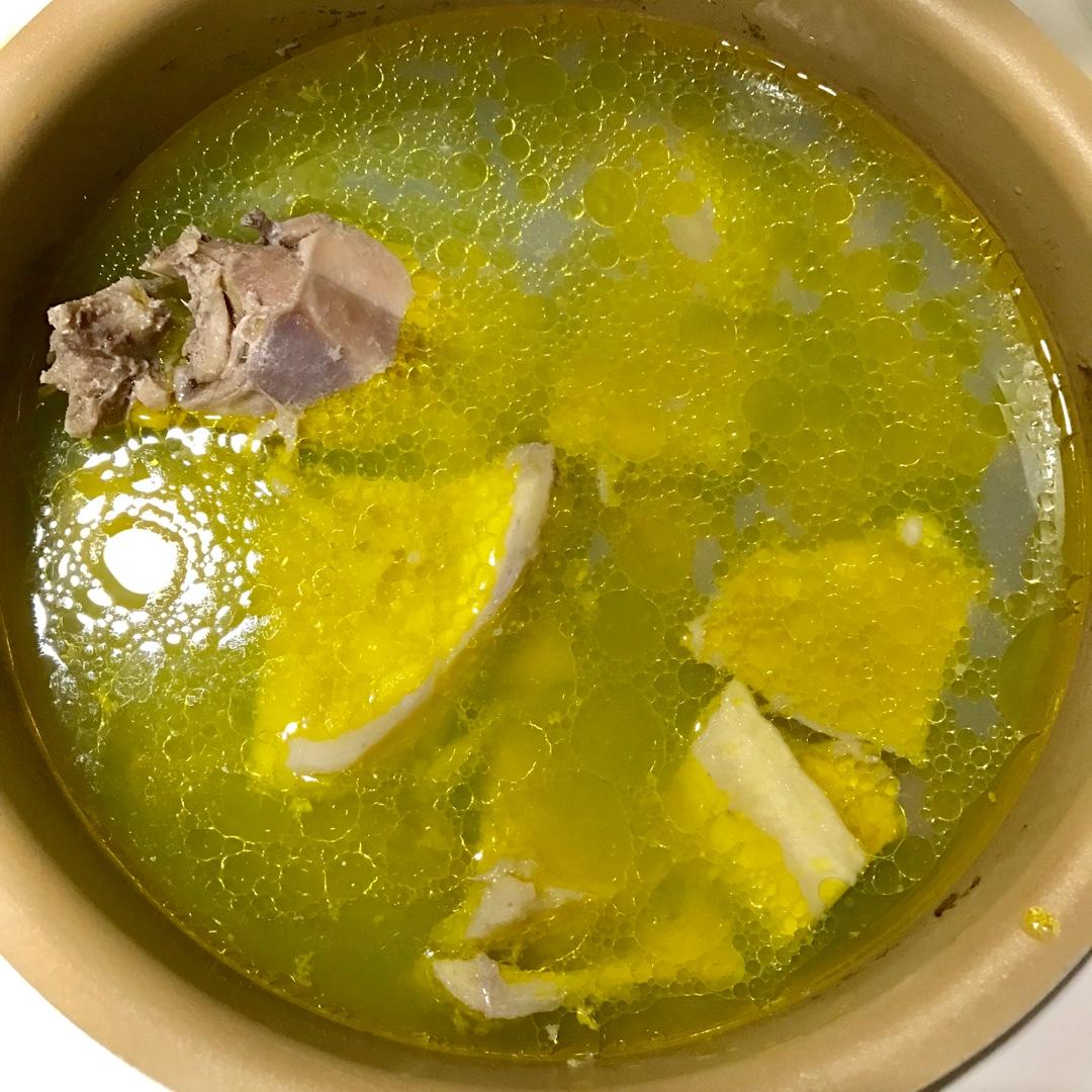 豚马可君做的榴莲壳煲鸡汤