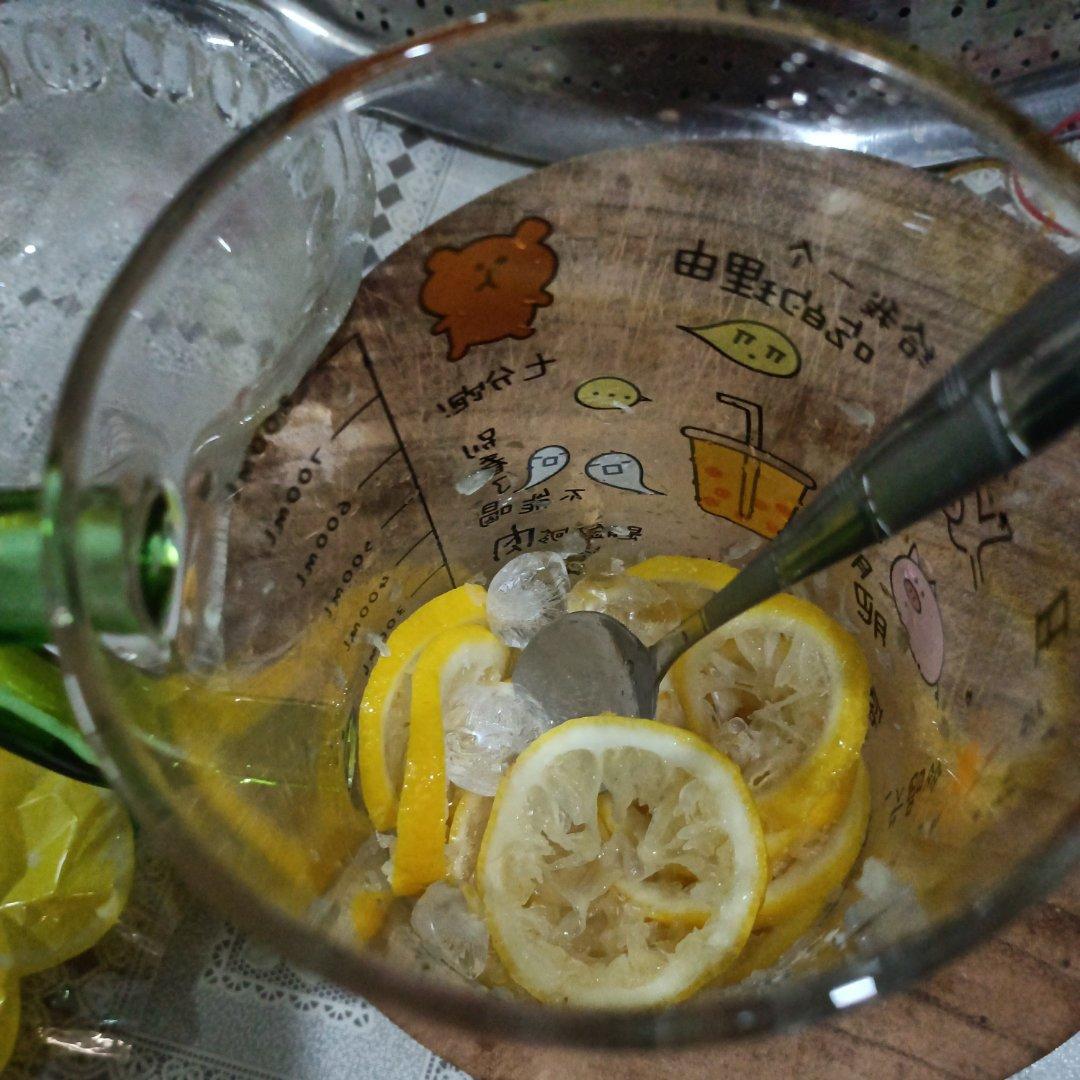 自制超大桶冰红茶️🍋！冰冰凉凉很清爽！