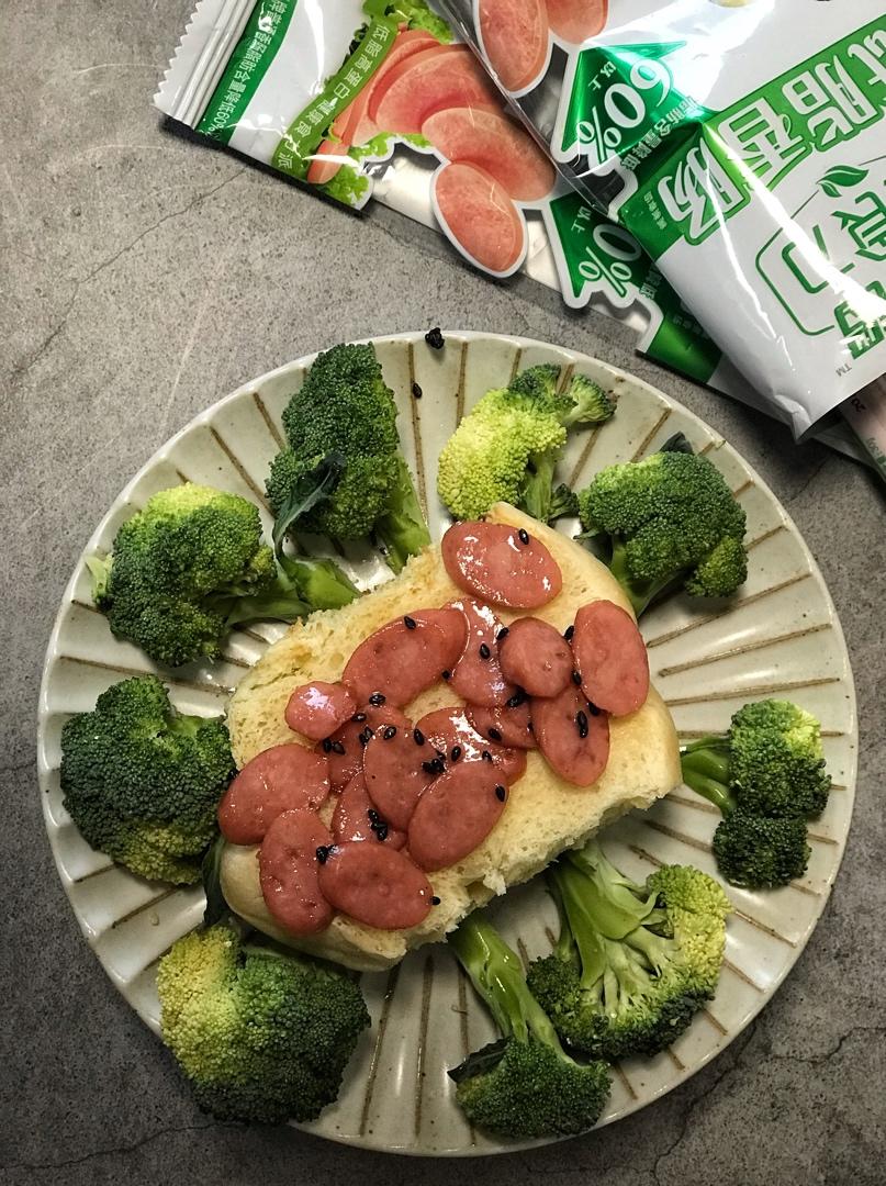 孜然西兰花玉米炒香肠