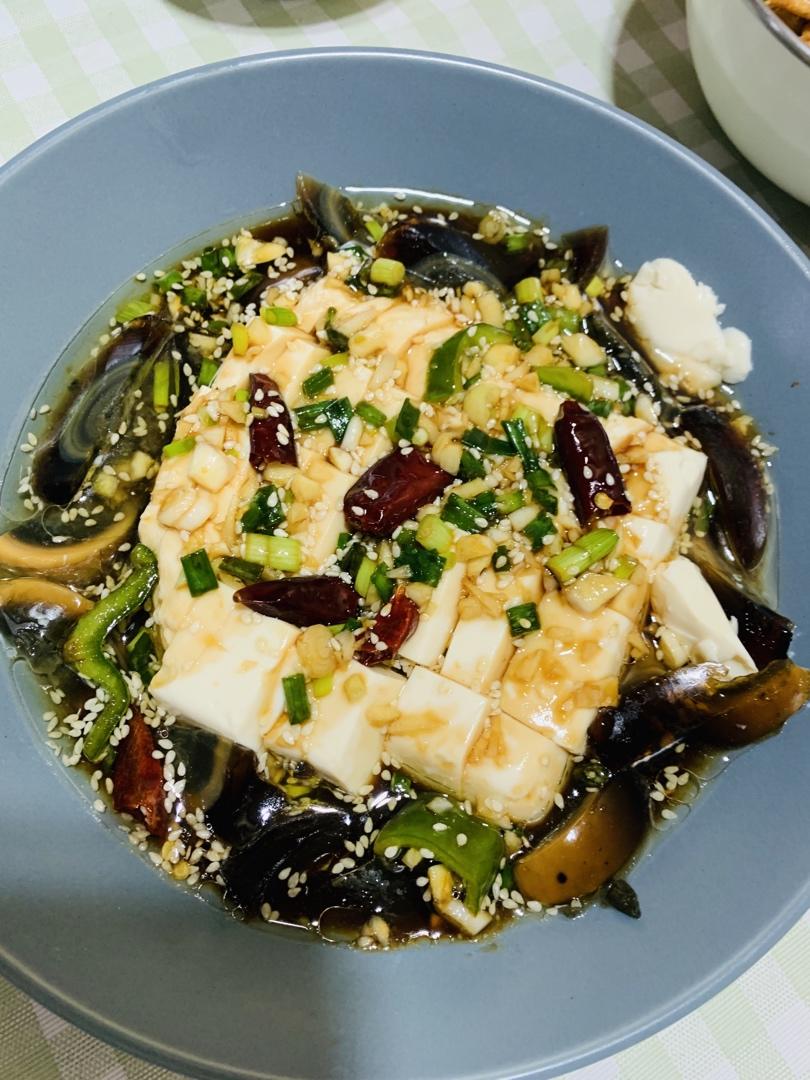 皮蛋拌豆腐