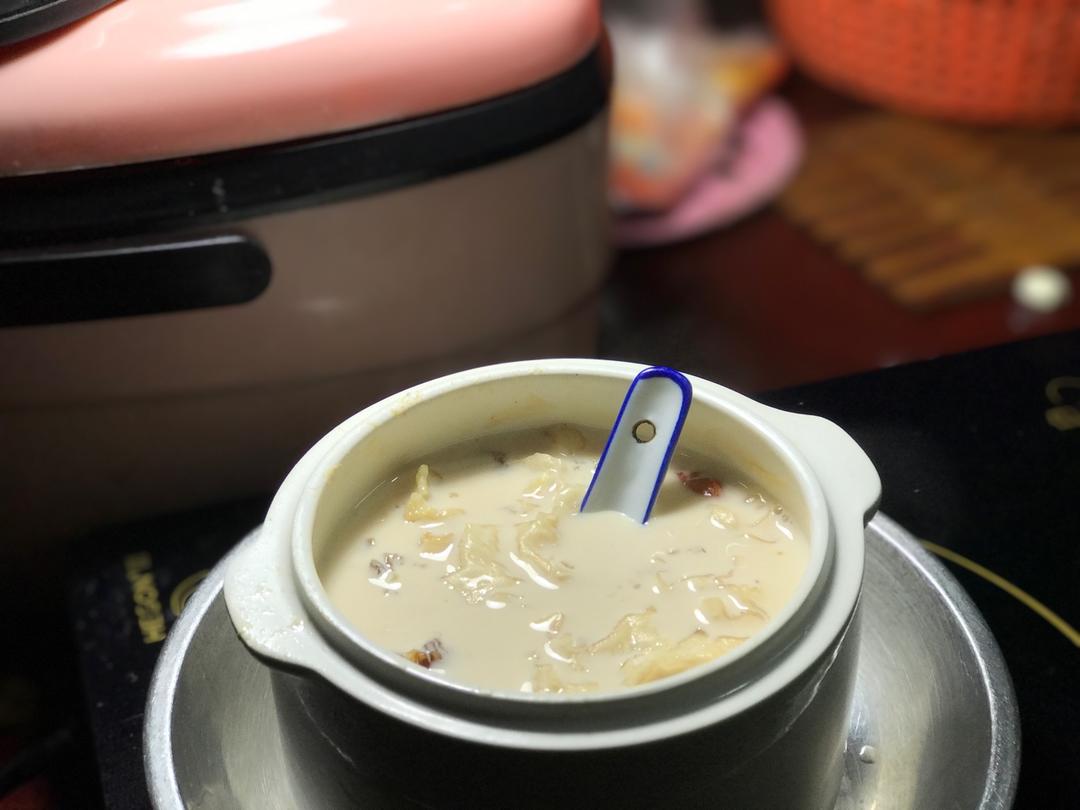 红枣银耳莲子羹