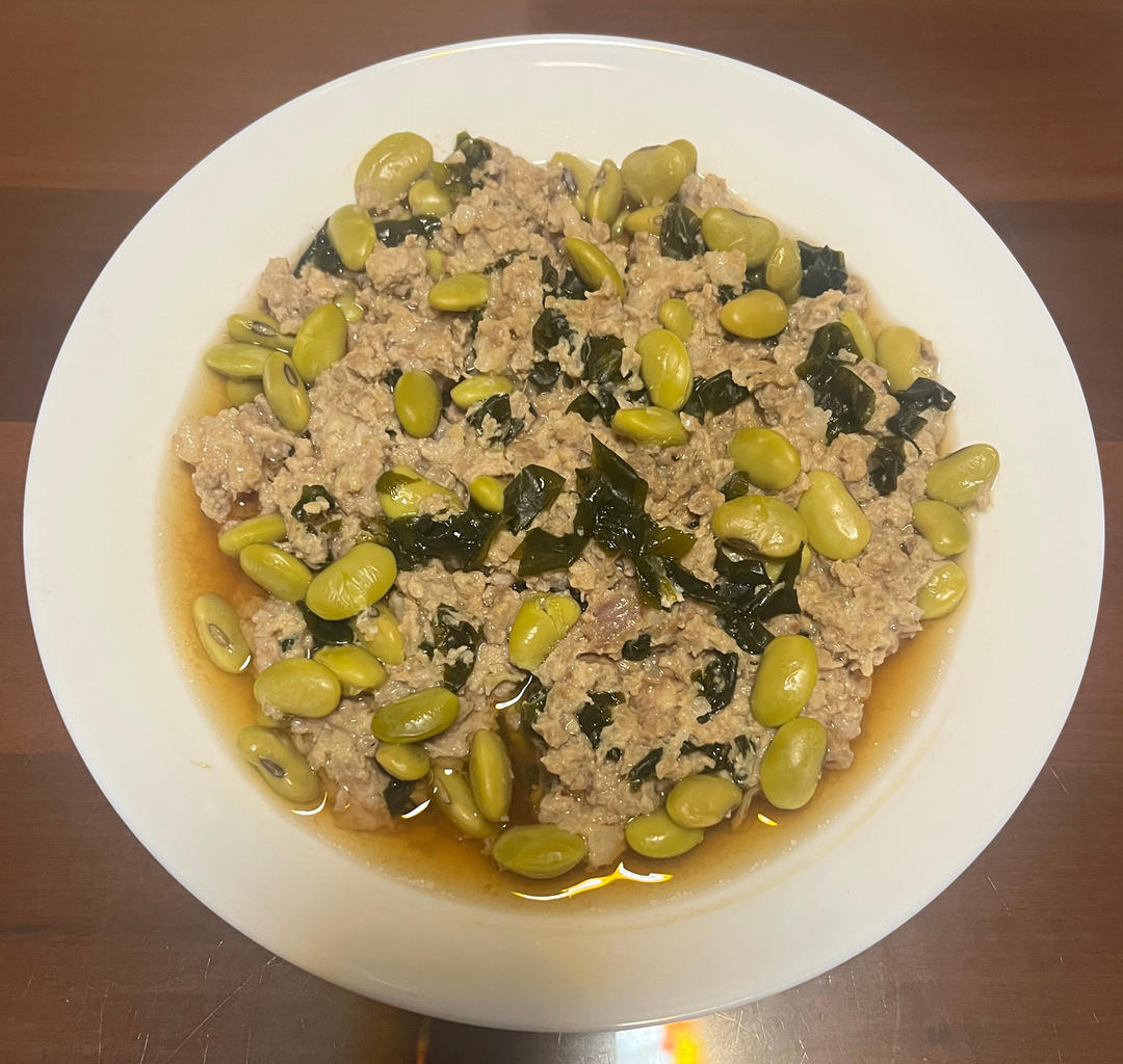 毛豆糯，肉饼嫩，汤汁鲜美的毛豆蒸肉饼