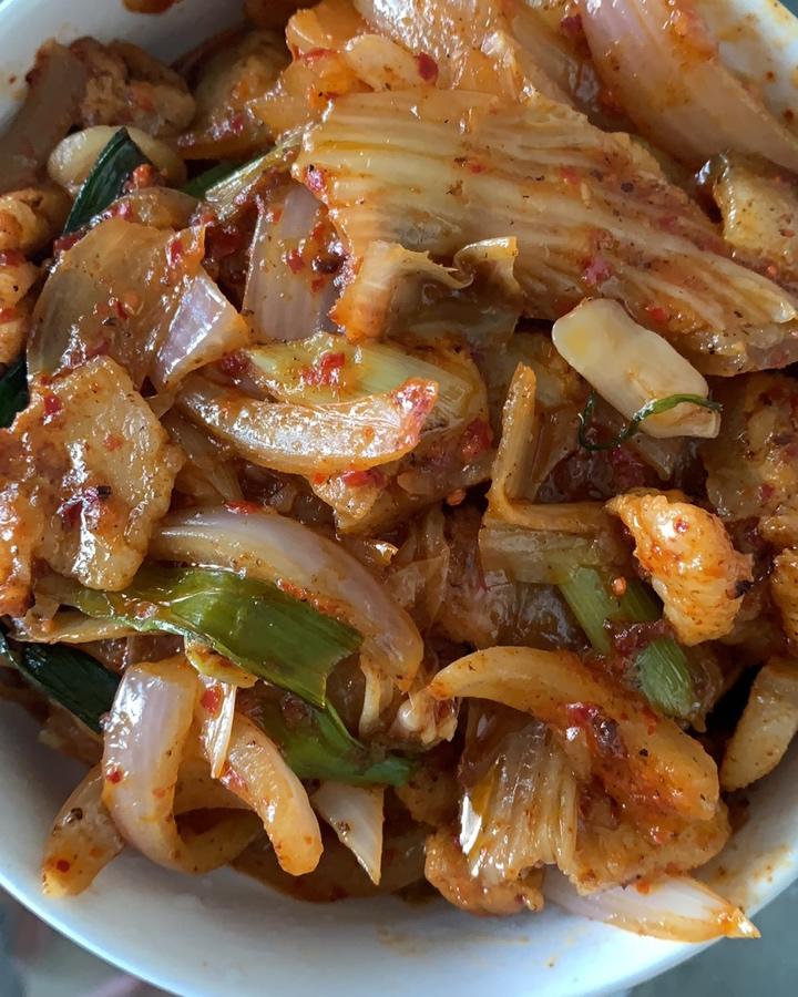 辣白菜炒五花肉