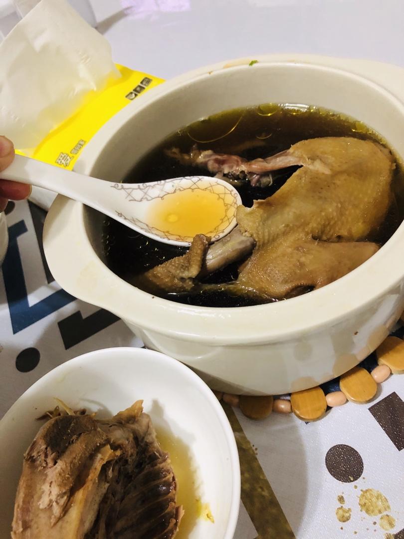 红枣枸杞乳鸽汤