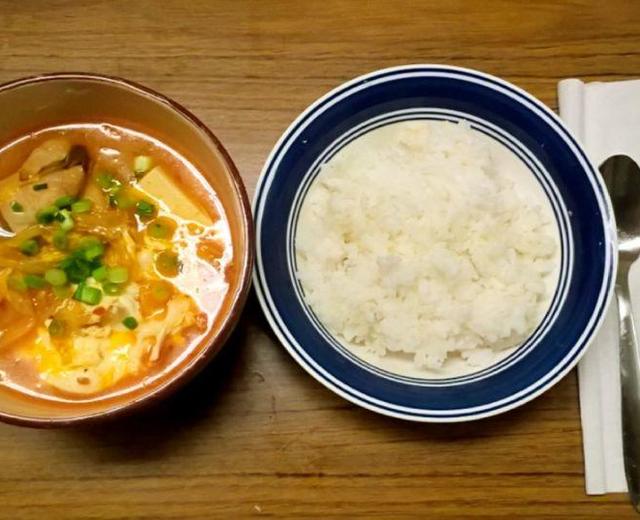 【独居厨房】经过韩国人检验的辣白菜五花肉汤 - 김치찌개
