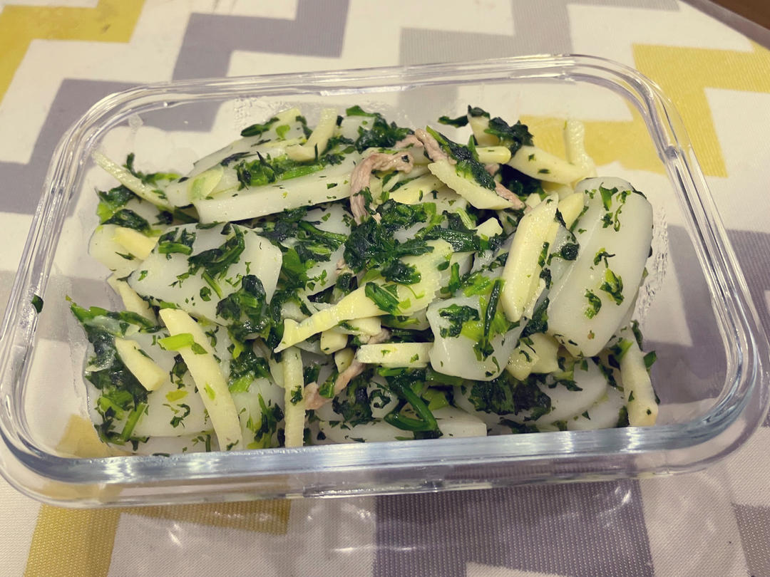 荠菜肉丝炒年糕