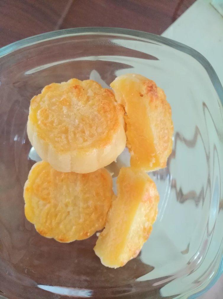 酥皮奶黄月饼