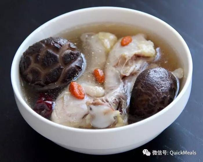 小熊饭盒-- 红枣枸杞鸡汤