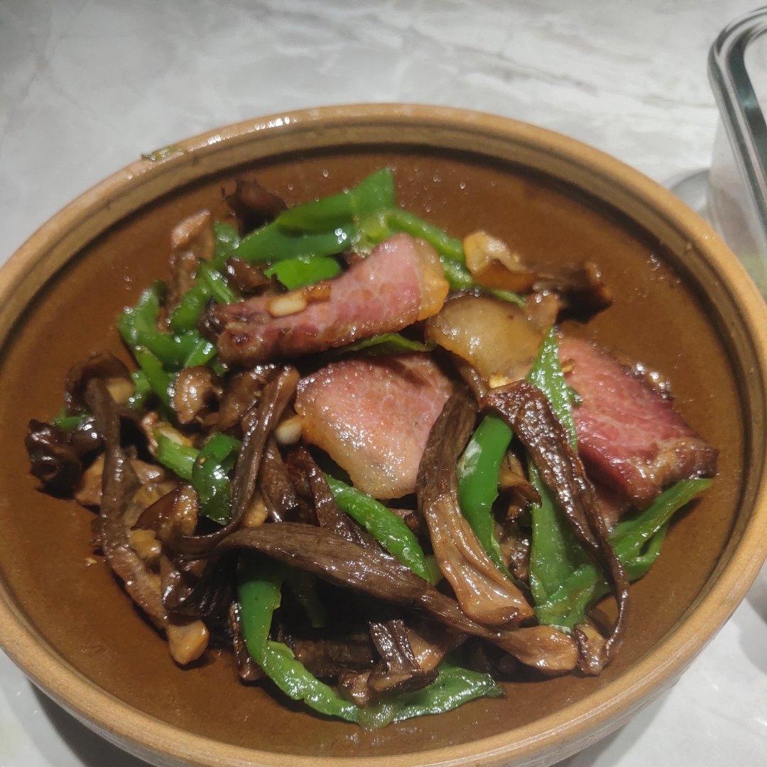 鹿茸菇炒腊肉