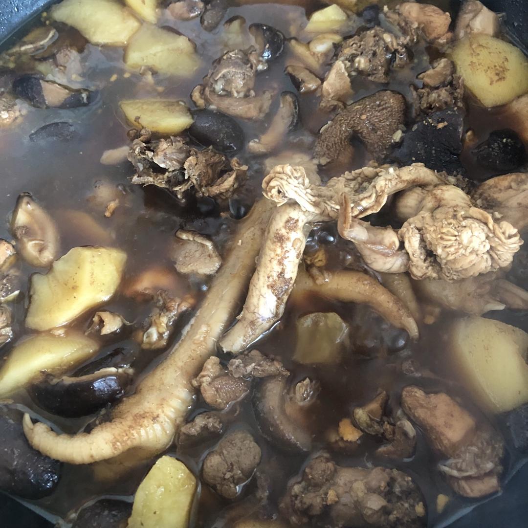 香菇鸡肉炖土豆