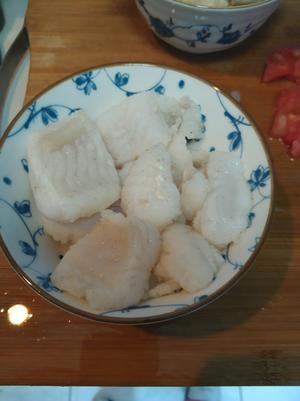 番茄砂锅鱼(两人鱼)的做法 步骤2