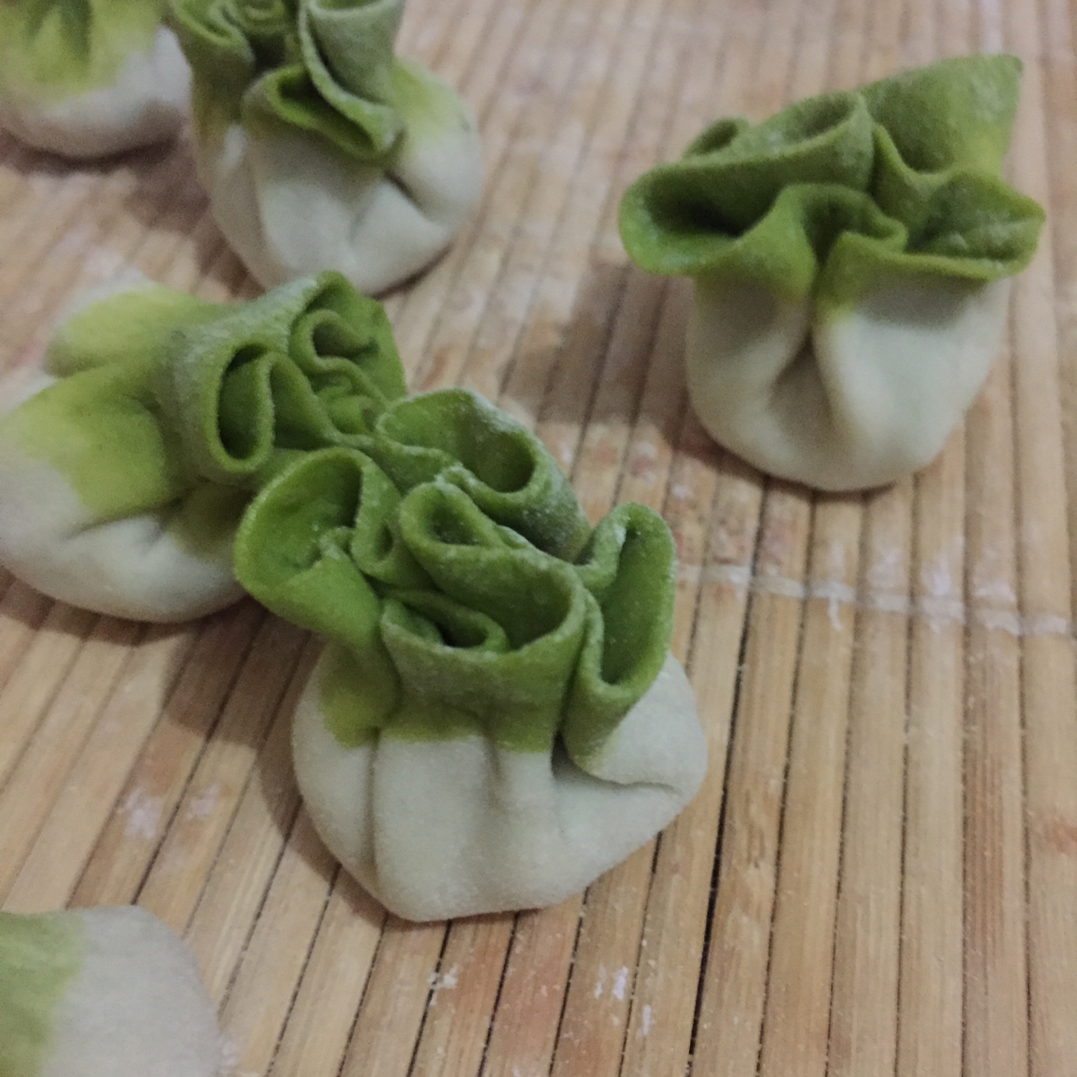 翡翠白玉白菜饺子详细版（附翡翠白玉白菜饺子包法，翡翠白玉饺子皮两种制法，面包机和面，翡翠白玉烧卖，各种馅料搭配）