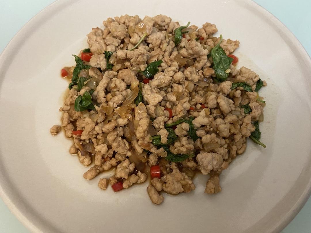泰式炒猪肉碎(打抛猪)