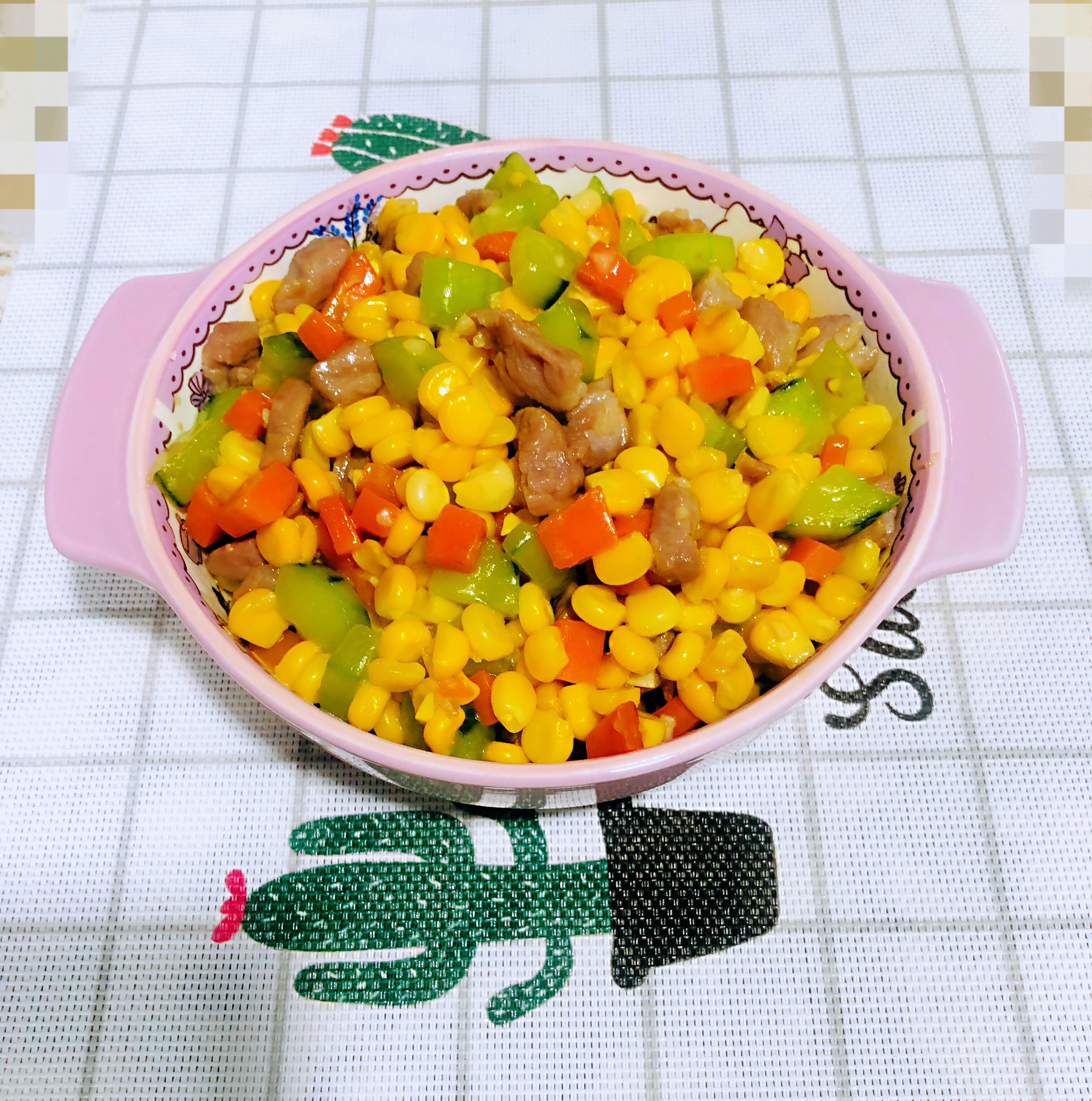 玉米胡萝卜青瓜炒肉丁的做法