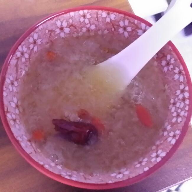 冰糖银耳汤 --小熊电热锅版本的做法