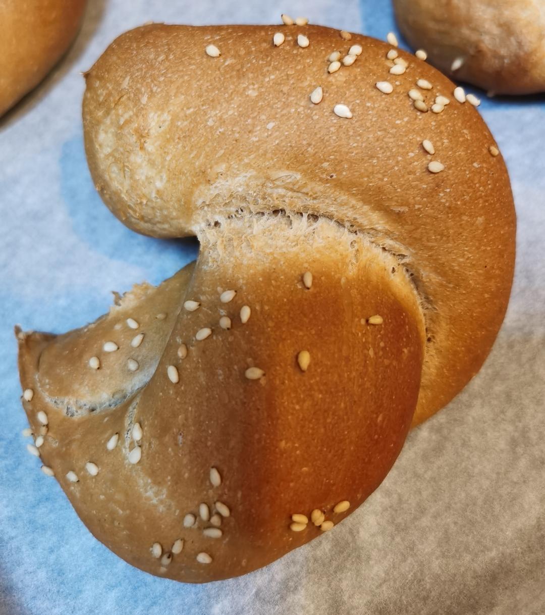 每一口都有惊喜的葡萄干面包圈