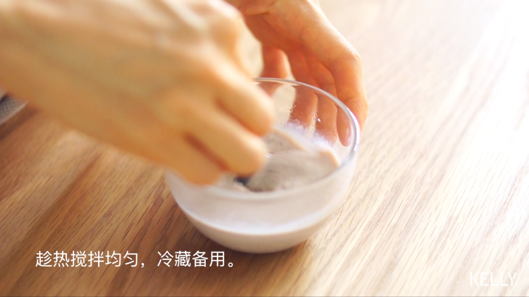 無需抹面的輕卡紅絲絨蛋糕/低卡配方+裝飾竅門+擠花方法/烘焙視頻蛋糕篇11「美式蛋糕」的做法 步驟2