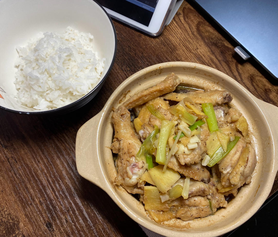 砂锅焗鸡翅煲