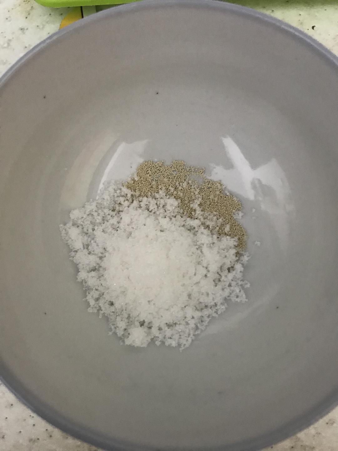 纯奶手撕吐司的做法 步骤1