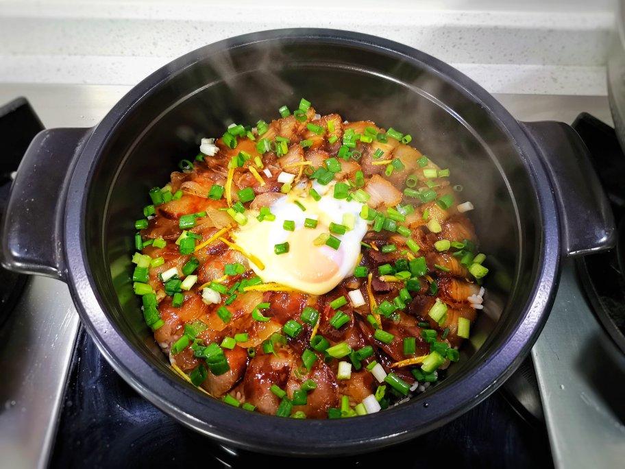 广式腊味煲仔饭