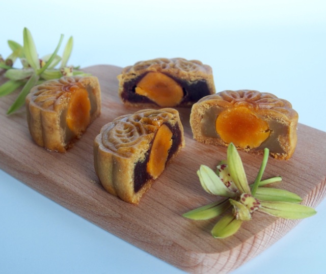 广式月饼——蛋黄莲蓉月饼