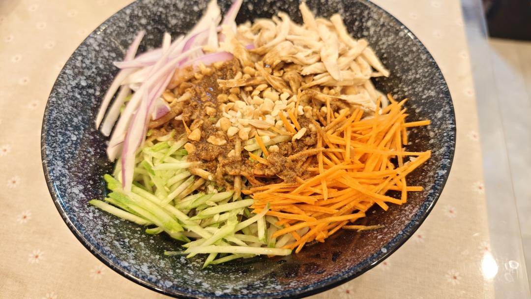 🥒鸡丝凉面