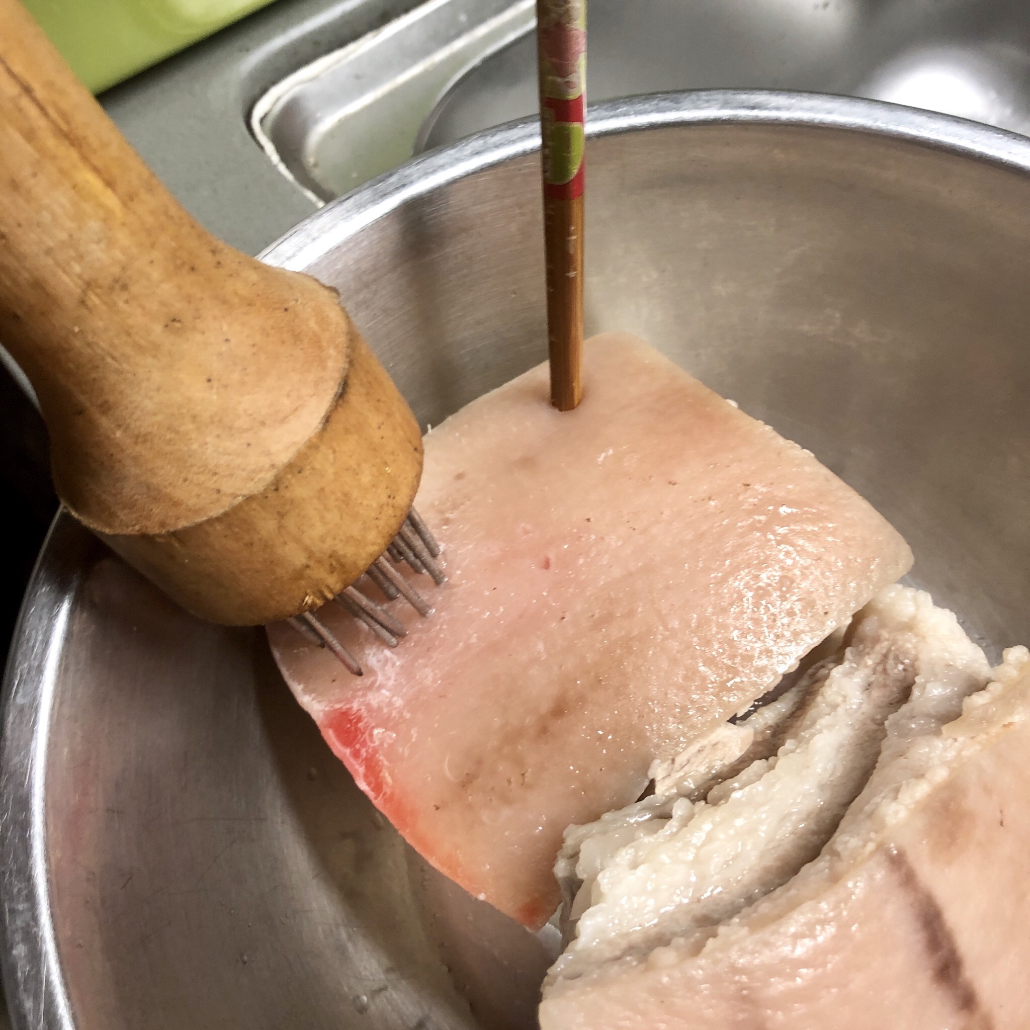下饭神菜：传统香芋扣肉＃猪的广西 特色料理#的做法 步骤3