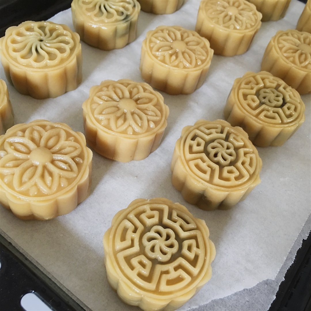 广式月饼—蛋黄莲蓉月饼